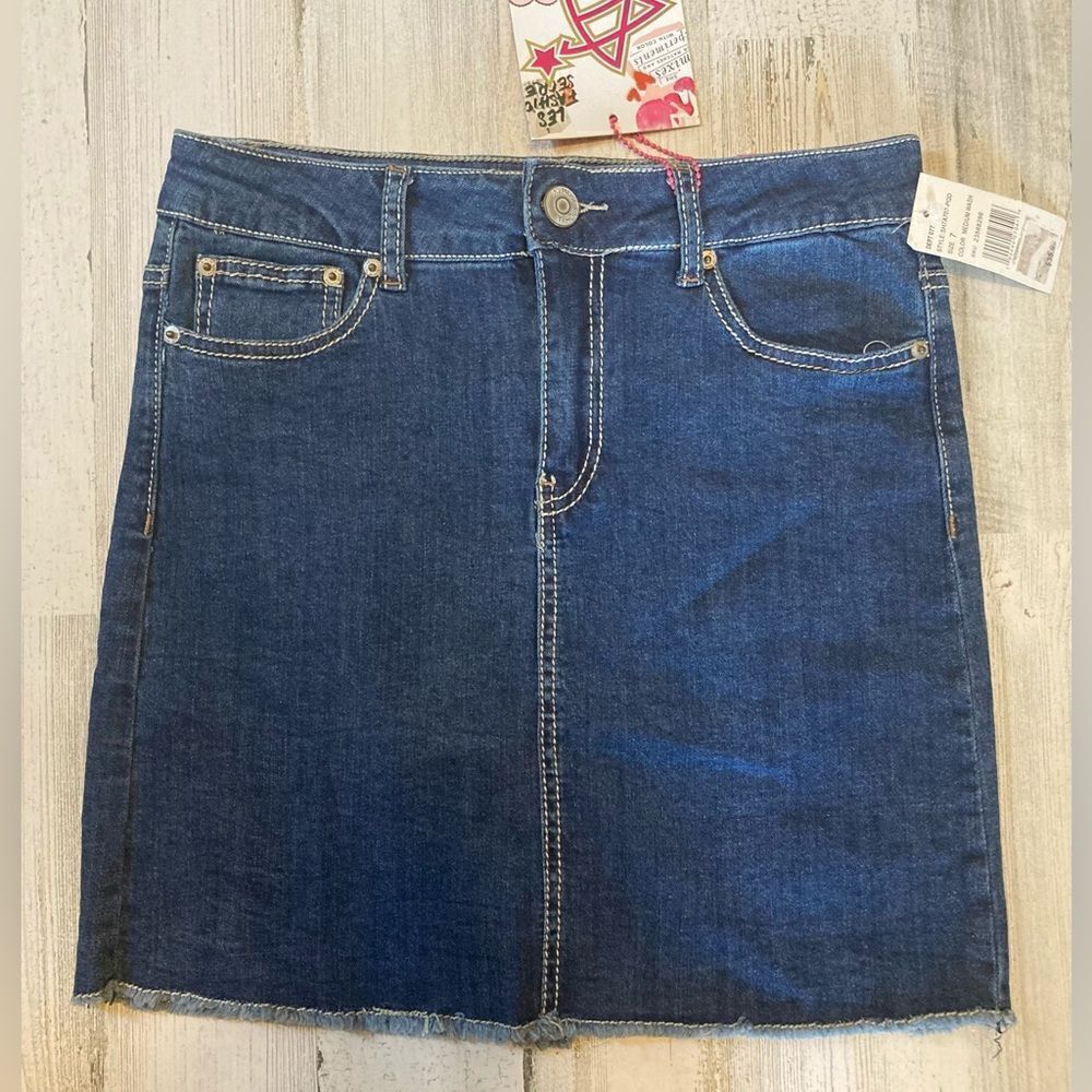 Almost Famous Jean Skirt Size 7 NWT - Picture 5 of 6